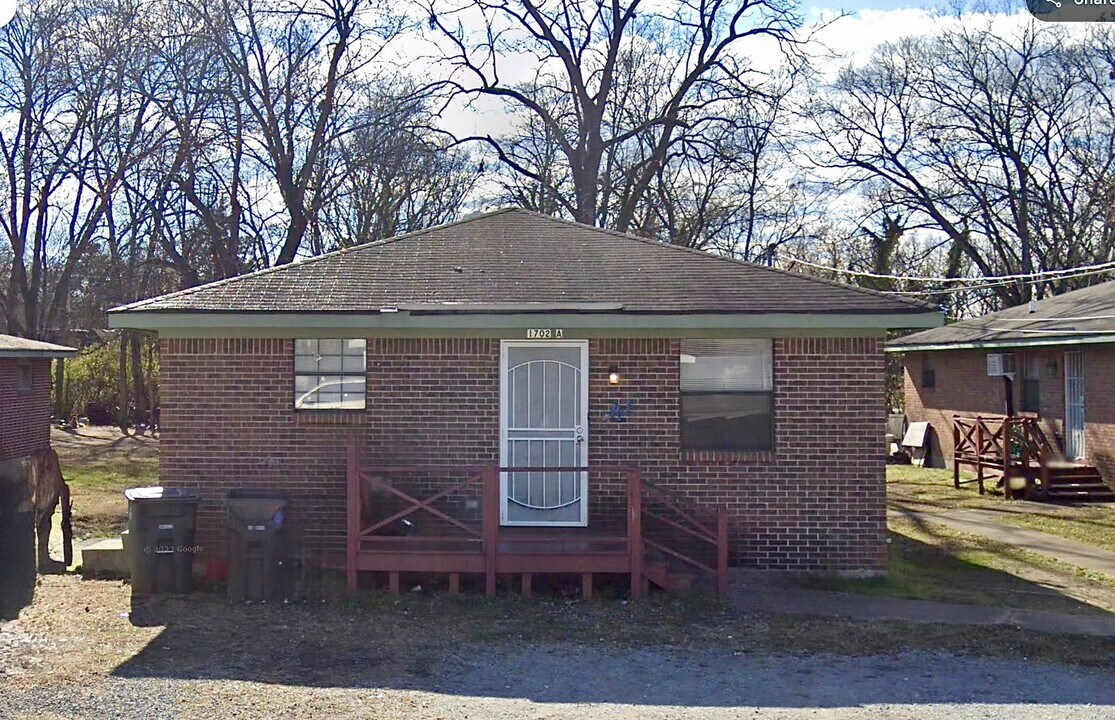 1702 Olive St in Chattanooga, TN - Building Photo