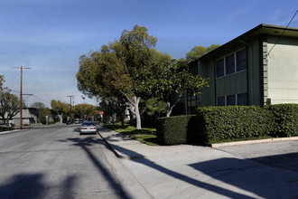 Garden Estates in Long Beach, CA - Building Photo - Building Photo