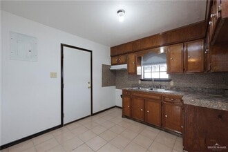 13 W Houston St in Rio Grande City, TX - Building Photo - Building Photo