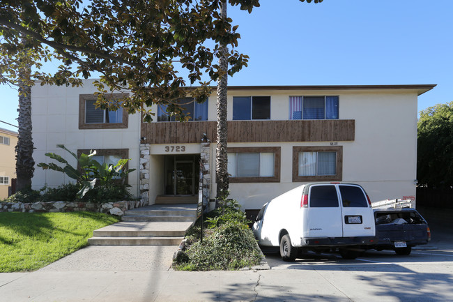 3723 Clarington Ave in Los Angeles, CA - Building Photo - Building Photo