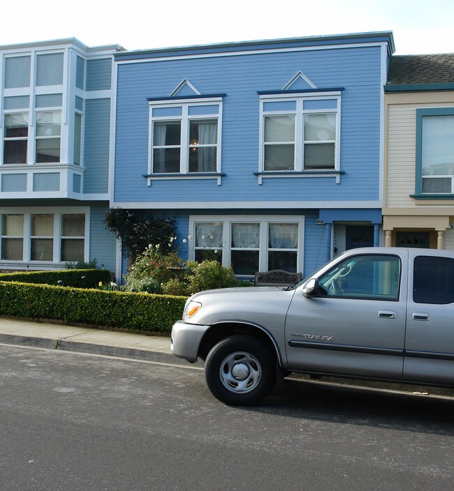 674 Abbot Ave in Daly City, CA - Foto de edificio - Building Photo