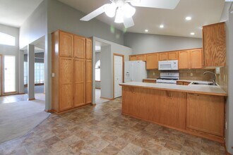 1757 Maui Dr in Richland, WA - Building Photo - Building Photo