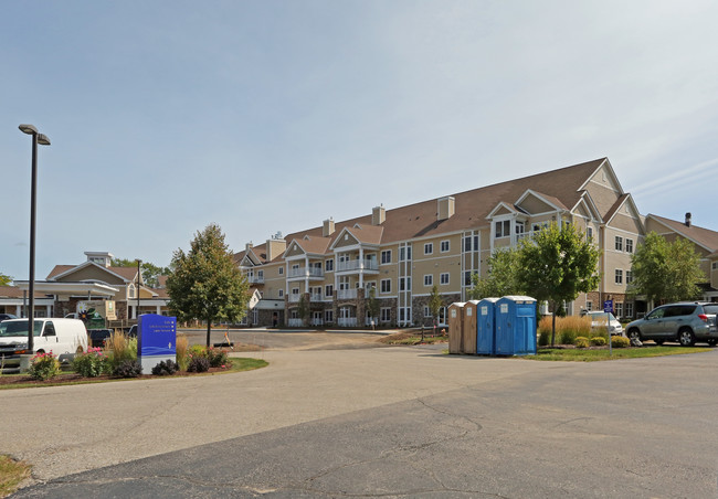 Lake Terrace East Apartments in Oconomowoc, WI - Building Photo - Building Photo