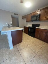 8002 W Mariposa Dr in Phoenix, AZ - Foto de edificio - Building Photo