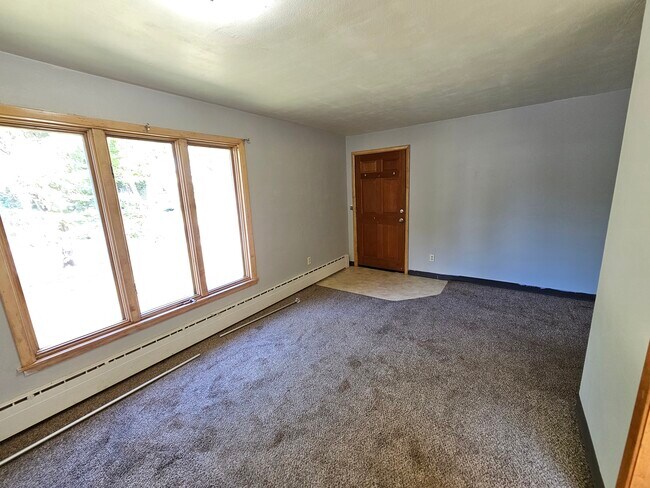 927 W Linden St, Unit 927 in Fergus Falls, MN - Building Photo - Building Photo