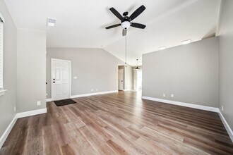 855 Montcrest Dr in Redding, CA - Building Photo - Building Photo