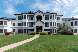 Sendero Ridge in San Antonio, TX - Building Photo - Building Photo