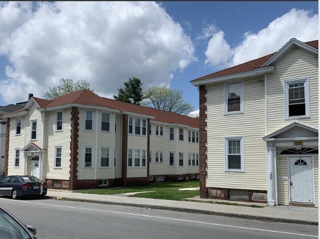 129 Westford St in Lowell, MA - Building Photo - Building Photo