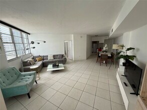 870 Brickell Bay Dr in Miami, FL - Building Photo - Building Photo