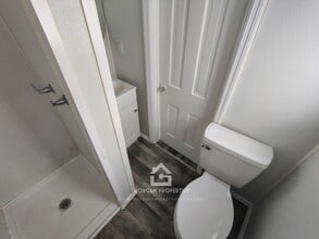 725 W 8th St, Unit .5 in Anderson, IN - Foto de edificio - Building Photo