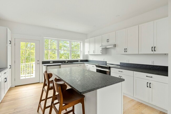 2 Honey Hill Ln in Raymond, ME - Building Photo - Building Photo