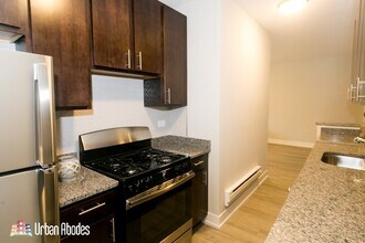 703 W Brompton Ave, Unit A01C in Chicago, IL - Building Photo - Building Photo