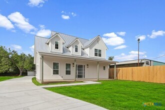 158 S Academy Ave in New Braunfels, TX - Building Photo - Building Photo