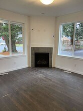 13838 SE Knight St-Unit -Unit A in Portland, OR - Building Photo - Building Photo