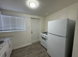 1022 N Palo Verde Blvd, Unit 1022 N Palo Verde Blvd Apt F in Tucson, AZ - Building Photo - Building Photo