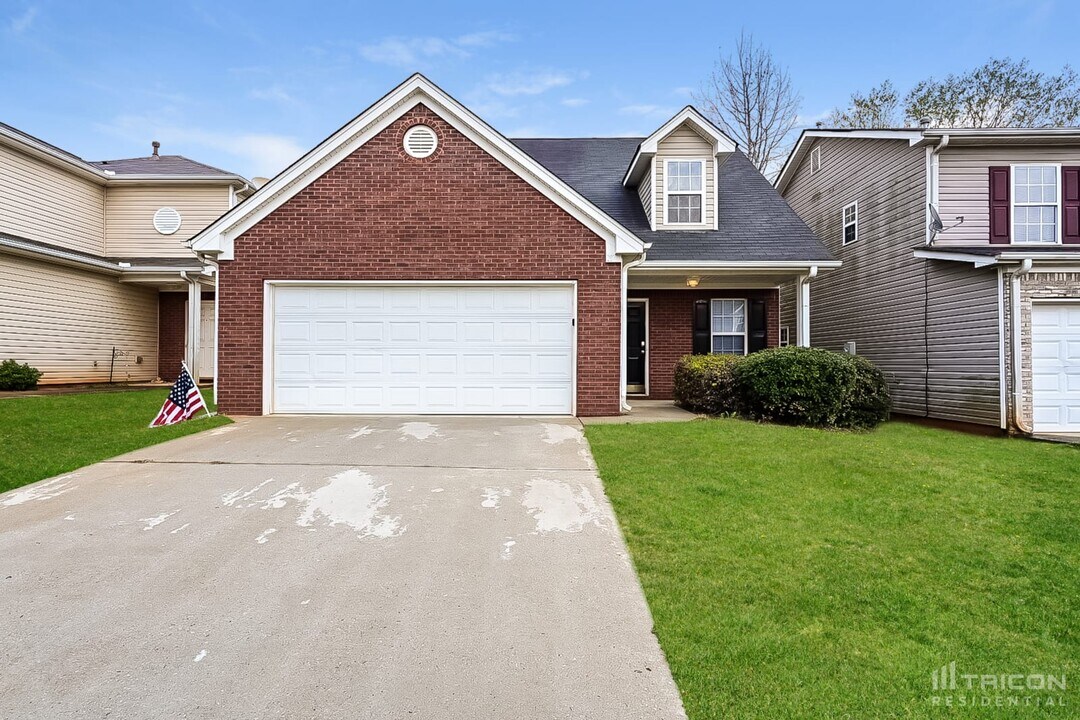 6090 Flagstaf Walk in Mcdonough, GA - Building Photo