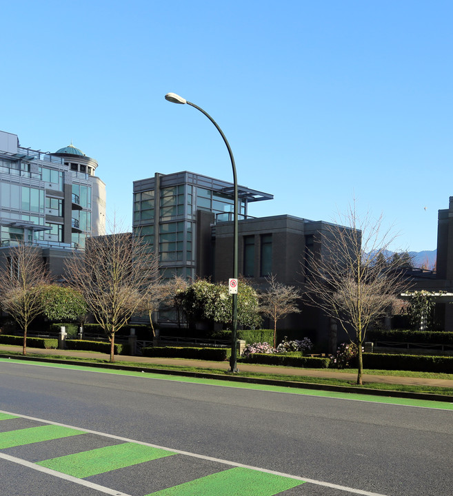 1937-1945 Alberni St in Vancouver, BC - Building Photo