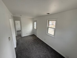 72 Peony St in Browns Mills, NJ - Foto de edificio - Building Photo