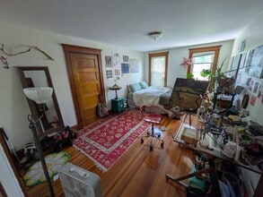 8 Foskett St, Unit 2 in Somerville, MA - Building Photo - Building Photo