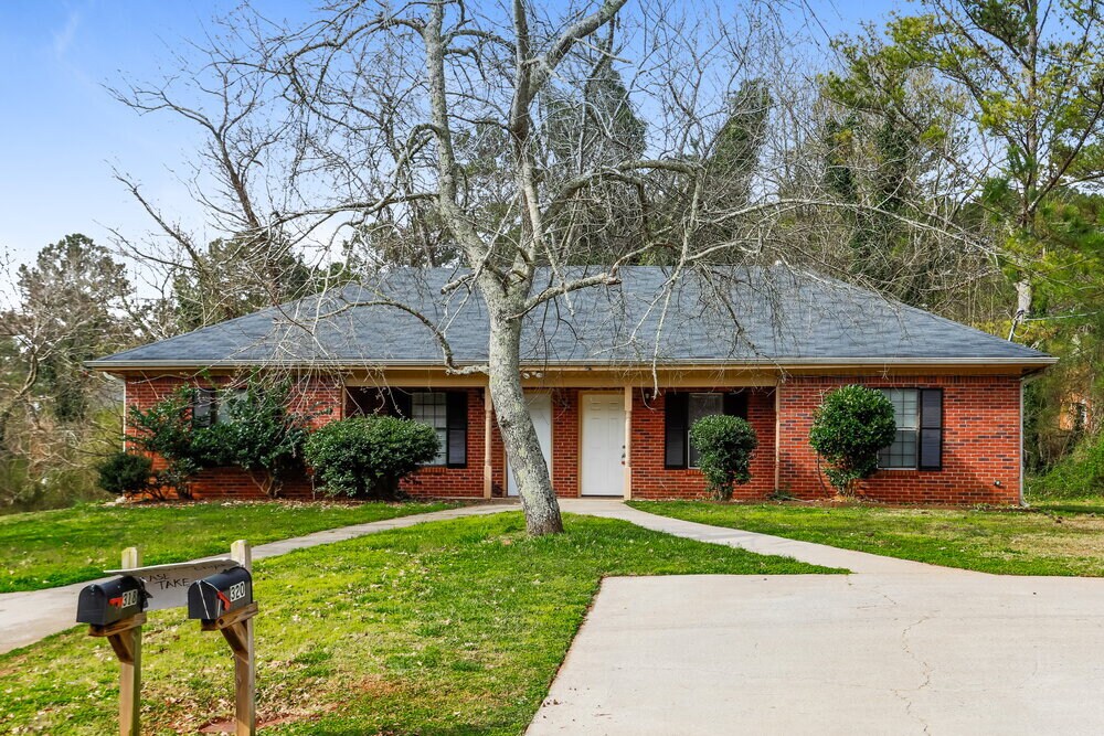 320 Freeport Dr in Lawrenceville, GA - Building Photo