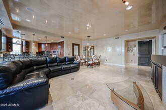 2211 E Camelback Rd in Phoenix, AZ - Building Photo - Building Photo