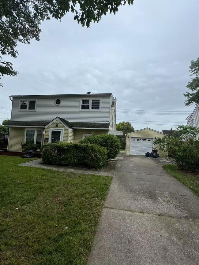 property at 42 Hollyhock Rd