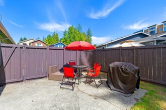 15706 Ash Way in Lynnwood, WA - Building Photo - Building Photo