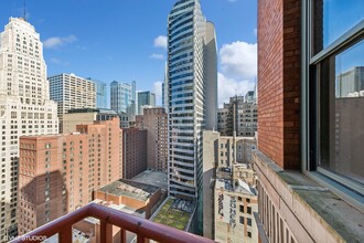 208 W Washington St, Unit 1910 in Chicago, IL - Foto de edificio - Building Photo