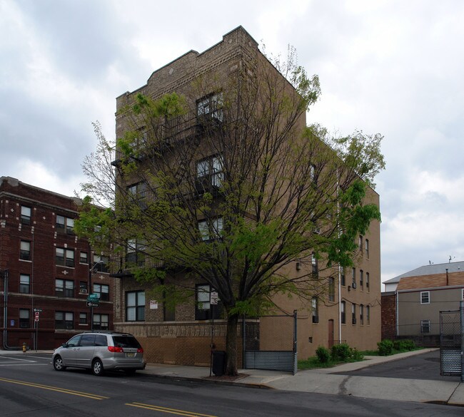 31 Tichenor St in Newark, NJ - Building Photo - Building Photo