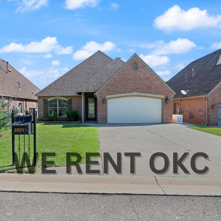 20211 Tuscany Dr in Harrah, OK - Building Photo