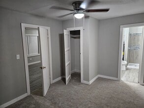 304 Zephyr in Plainview, TX - Building Photo - Building Photo