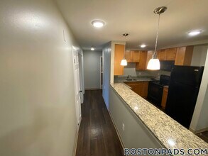 757 Highland Ave in Needham, MA - Foto de edificio - Building Photo