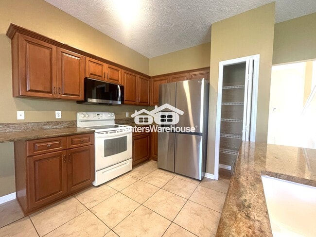 884 Addison Dr NE in St. Petersburg, FL - Building Photo - Building Photo