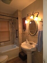 11512 Ashbury Ave in Cleveland, OH - Foto de edificio - Building Photo