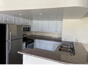 5003 E Ocean Blvd in Long Beach, CA - Foto de edificio - Building Photo