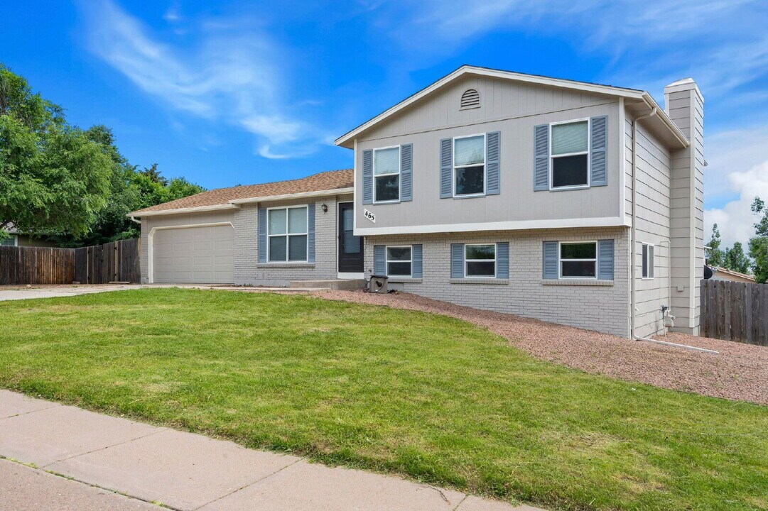 465 Saddlemountain Rd in Colorado Springs, CO - Building Photo