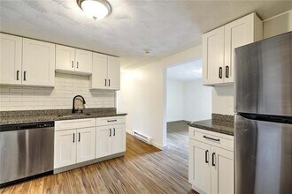 855 Providence St in West Warwick, RI - Building Photo - Building Photo