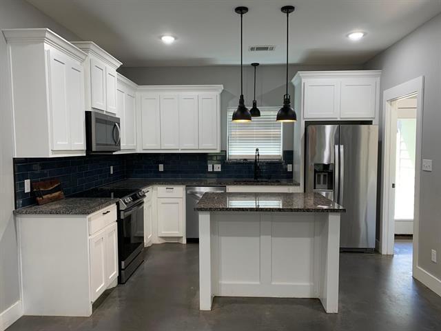 property at 610 E Shepherd St
