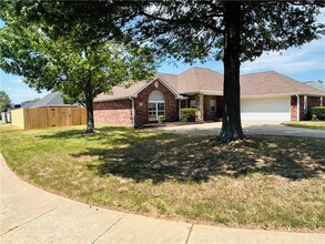 510 College Pl in Bentonville, AR - Building Photo - Building Photo