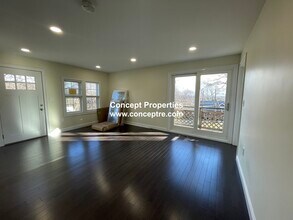 48 Caldwell Rd in Waltham, MA - Foto de edificio - Building Photo