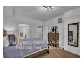 1128-1128 Sunset Dr in Kelowna, BC - Building Photo - Building Photo