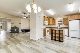 8004 Cayenne Way in Pensacola, FL - Foto de edificio - Building Photo