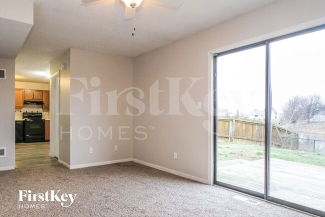 104 Meadow Creek S Dr in Whiteland, IN - Building Photo - Building Photo
