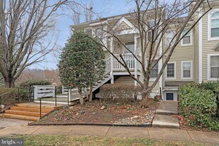 2942 Yarling Ct in Falls Church, VA - Building Photo