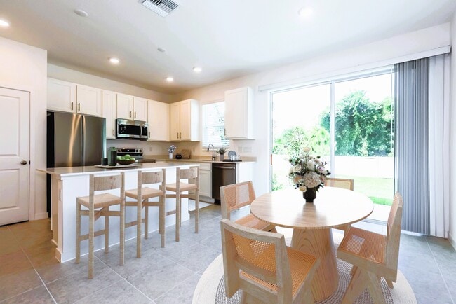 1448 Tristar Dr in Plant City, FL - Foto de edificio - Building Photo