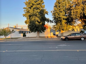 3 E San Joaquin St in Fresno, CA - Building Photo - Building Photo