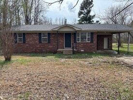134 Young St in Brownsville, TN - Building Photo