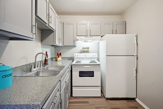 Westview Apartments in Colorado Springs, CO - Building Photo - Building Photo
