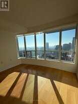 21 Hillcrest Ave in Toronto, ON - Building Photo