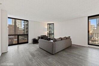 70 W Huron St, Unit 603 in Chicago, IL - Building Photo - Building Photo